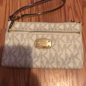 michael kors wristlet